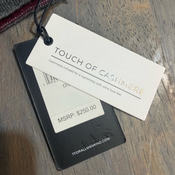 CASHMERE SCARF GRAY AND MAROON NWT. 7 FOR ALL MANKIND - Picture 3 of 4